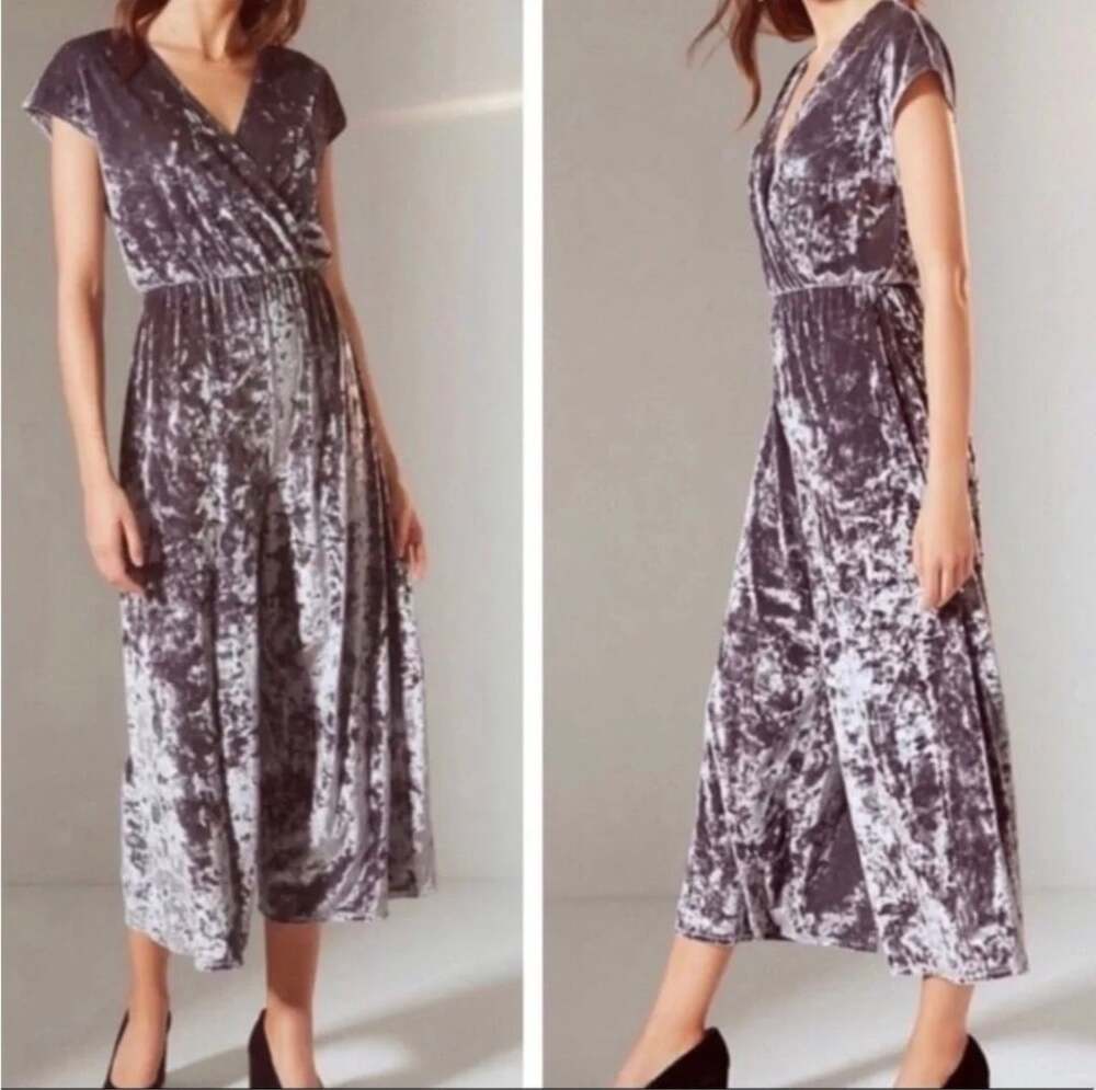 Urban Outfitters Crushed Velvet Jumpsuit Size S-P Gray